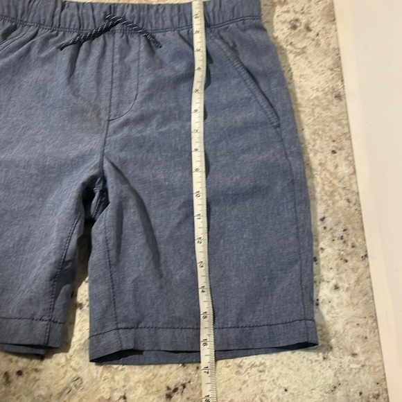 Boys Old Navy blue shorts. Size 10-12 (L)). - Picture 8 of 8